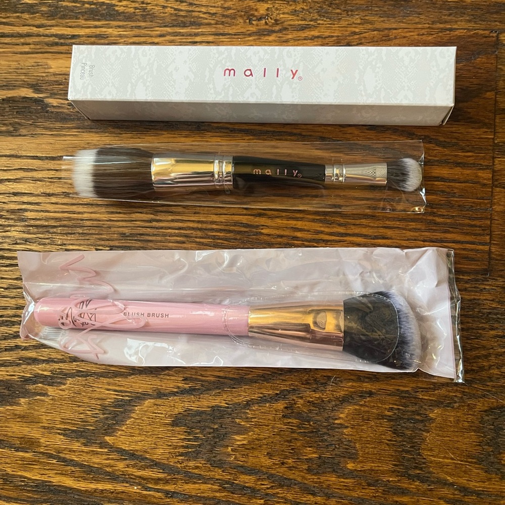 Mally Beauty Dual-Ended Brush Set - Black and Pink with a Mally Blush Brush